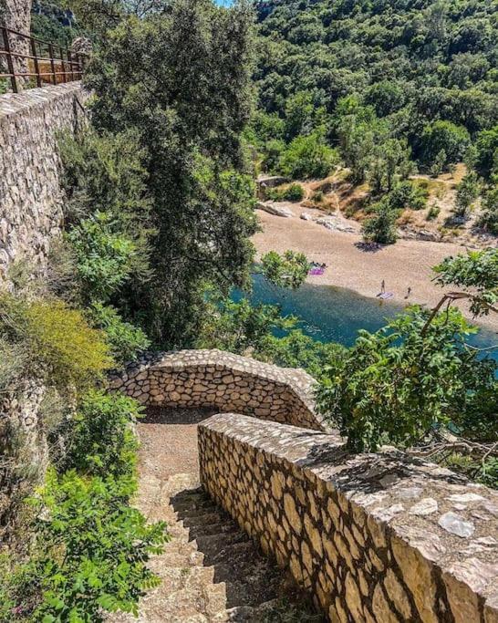 Collias Proche D'Uzes La Terrasse Du Soleil Levant מראה חיצוני תמונה