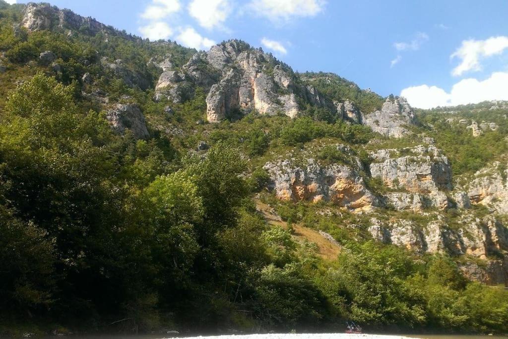 Collias Proche D'Uzes La Terrasse Du Soleil Levant מראה חיצוני תמונה