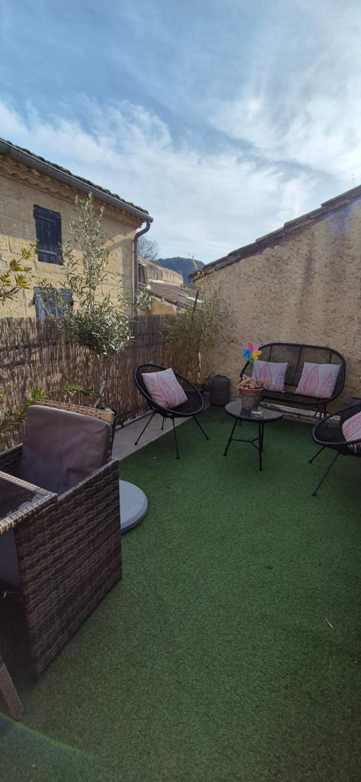 Collias Proche D'Uzes La Terrasse Du Soleil Levant מראה חיצוני תמונה