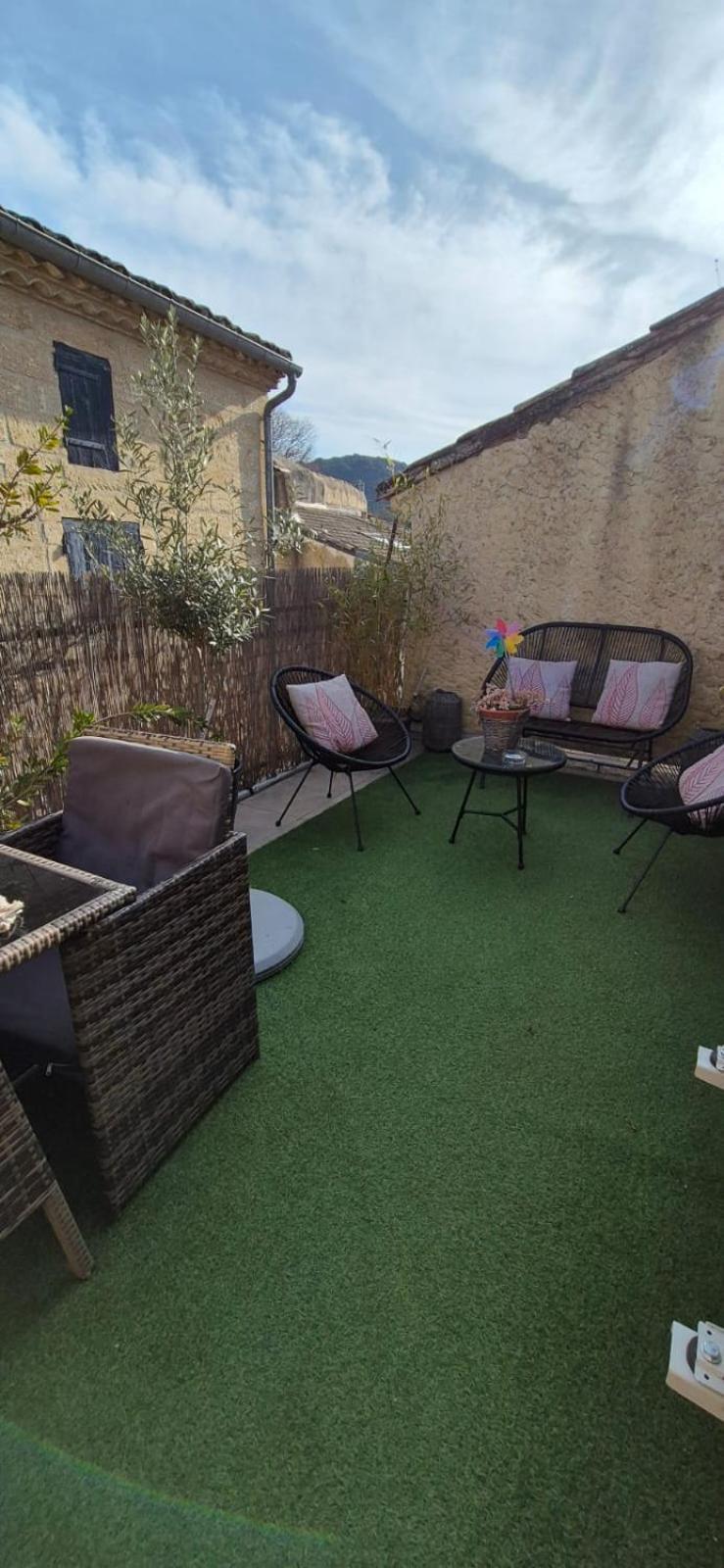 Collias Proche D'Uzes La Terrasse Du Soleil Levant מראה חיצוני תמונה