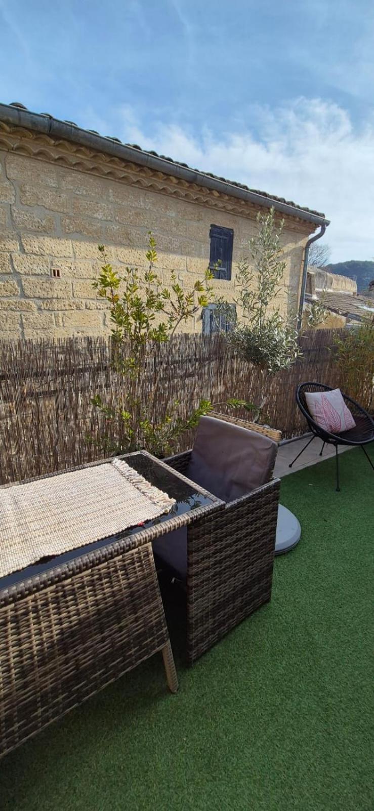 Collias Proche D'Uzes La Terrasse Du Soleil Levant מראה חיצוני תמונה